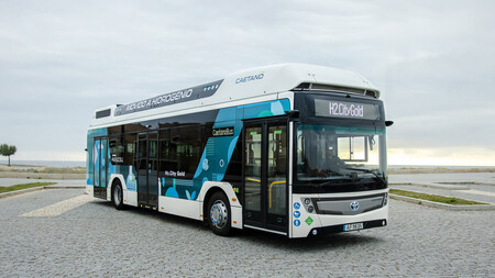 Toyota Bus Hidrogeno 1