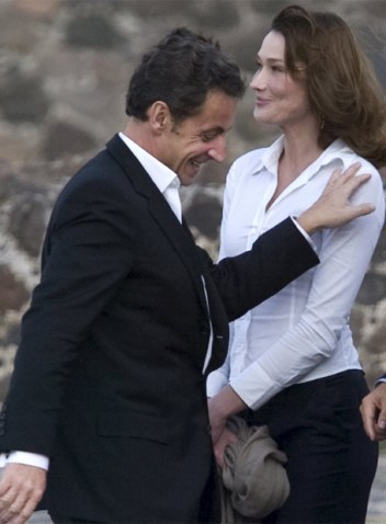 Carla Bruni: 4 modelos en dos días