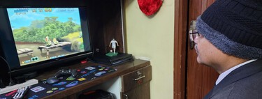 Un padre pasó años jugando con su hijo en un PS2 porque no podía comprar algo mejor. Hoy, el niño ya adulto, le ha regalado una consola de reciente generación 