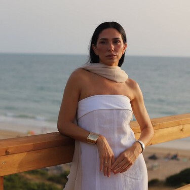 Arrasan en Zara este verano los tops de tirantes finos o palabra de honor elegantes y fresquitos para presumir de hombros
