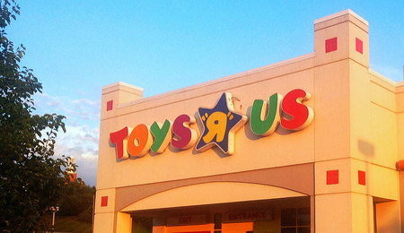 No, Toys "R" Us no quiebra solo por culpa de Amazon, sino por su elevada deuda