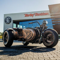 Alguien ha cubierto de piel y tatuado esta moto, y ahora la quieren vender por 1 millón de euros