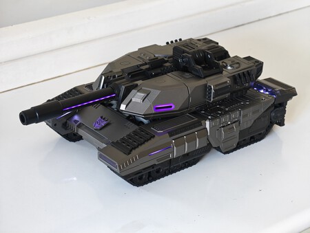 Megatron en su forma de tanque | Imagen: Xataka