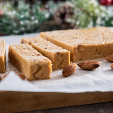 Hoy llega a Lidl un turrón de Jijona con toques de chocolate que cuesta menos de 5 euros