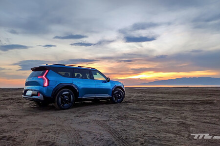 kia EV9 atardecer