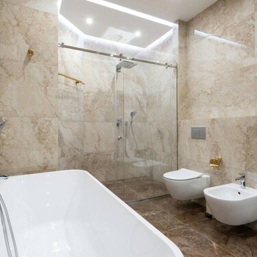 Esta es la sustituta de las antiguas mamparas en la ducha: más luminosidad, practicidad y modernidad