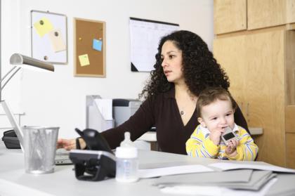 El 75% de las mujeres sufren problemas laborales a raíz de su maternidad