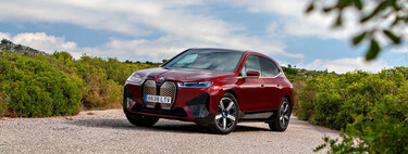 Probamos el BMW iX xDrive50, un acogedor salón sobre ruedas, eléctrico y que redefine el lujo