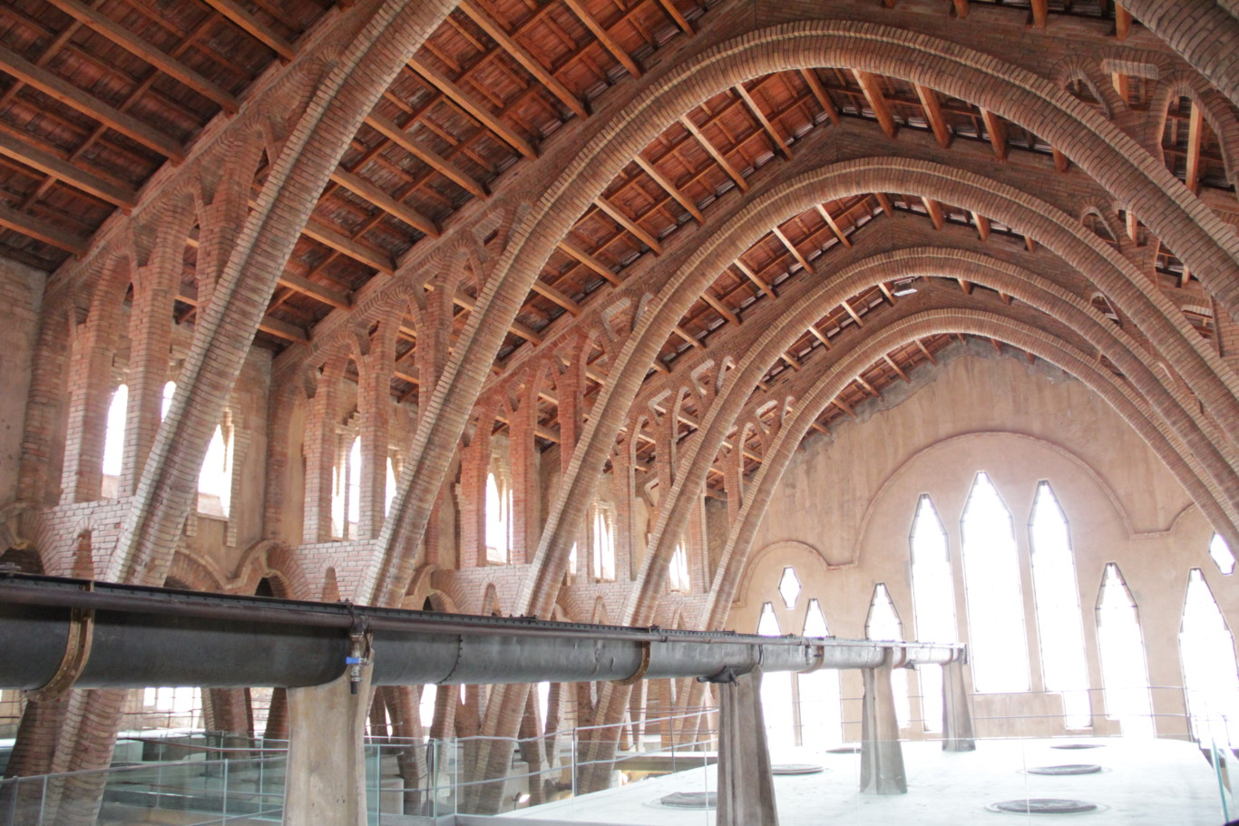 Enoturismo: la Catedral del Vino, bodega modernista en Pinell de Brai 