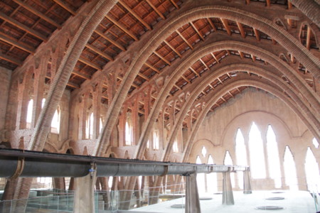 Enoturismo: la Catedral del Vino, bodega modernista en Pinell de Brai 