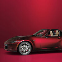 El Mazda MX-5 2025 llega a México con la edición de 35º Aniversario: uno de los roadsters más queridos celebra su cumpleaños. Este es su precio