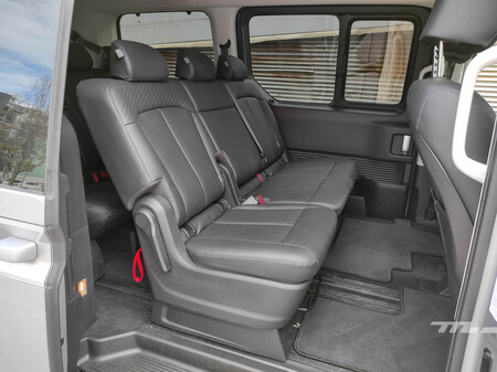 Hyundai Staria segunda fila de asientos