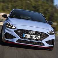 Volkswagen y Renault han sido los maestros de los deportivos populares. Hyundai les está comiendo la tostada