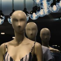 Plastic Surgeons Face a New Trend: Patients Want to Look Like AI-Generated Images