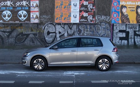 Volkswagen e-Golf en Berlín vista lateral