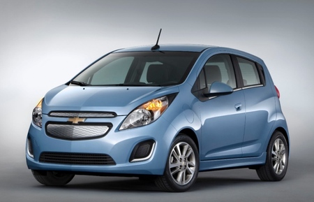 Chevrolet Spark EV azul claro