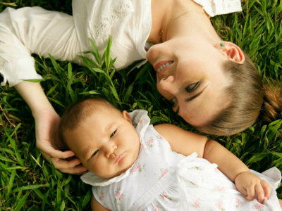 Pasea a tu bebé a diario, también es bueno para ti 