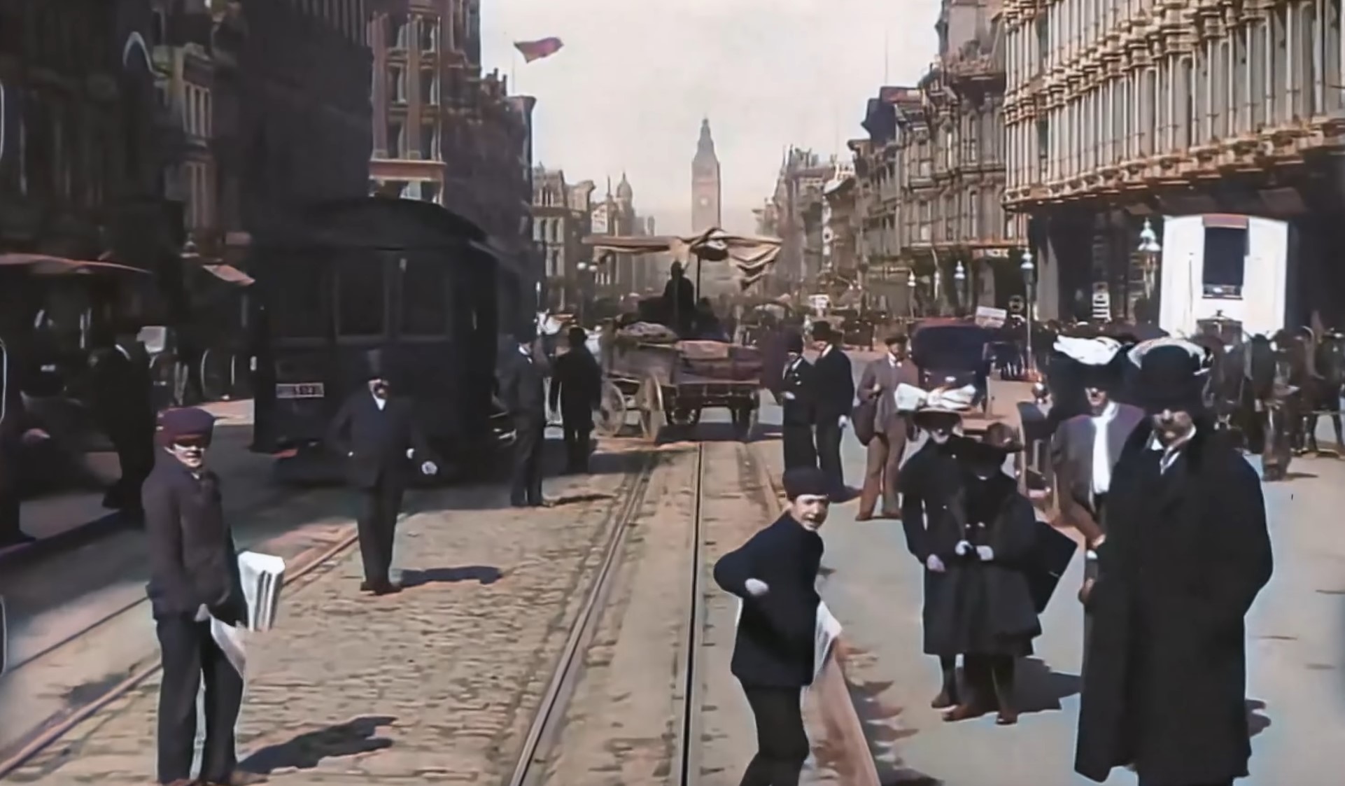 Una de las aplicaciones más espectaculares de la IA en todo su esplendor: así es como vídeos con más de 100 años parecen grabados ahora