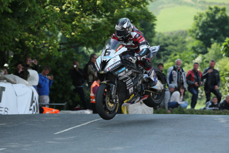 Michael Dunlop destroza el IOMTT, es el primer piloto en bajar de 17 minutos