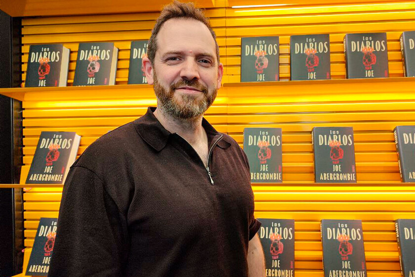 Hablamos con Joe Abercrombie de las claves del gran fenómeno actual de la fantasía oscura: "A lo mejor Sauron tiene razón"