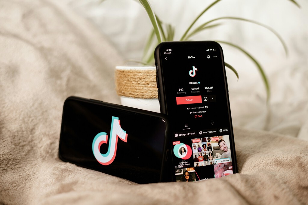TikTok es una de las mayores fuentes de desinformación de nuestro tiempo. Su solución: copiar una idea de Elon Musk