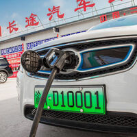 Mientras en México cuesta 2,000 pesos sacar las placas del carro, en China salen hasta en 400,000 pesos y por sorteo 