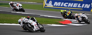 A Marc Márquez no le ha ganado nunca nadie con su misma moto*. A Valentino Rossi tampoco, hasta que un día alguien le ganó 