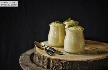 Así es la receta de mousse de limón clásica (y la más auténtica y deliciosa)