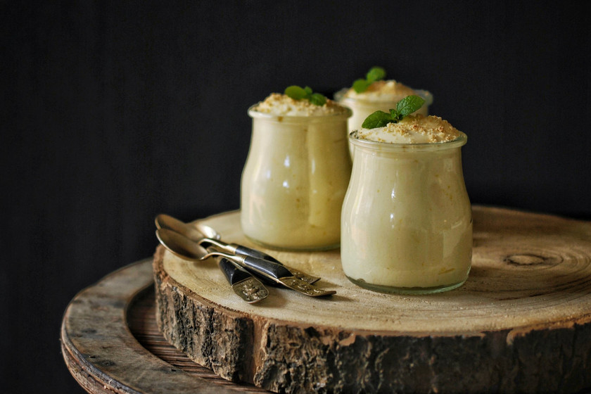 Así es la receta de mousse de limón clásica (y la más auténtica y deliciosa)