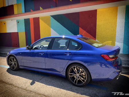 BMW 330i trasera lateral