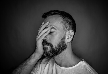 Hombre preocupado