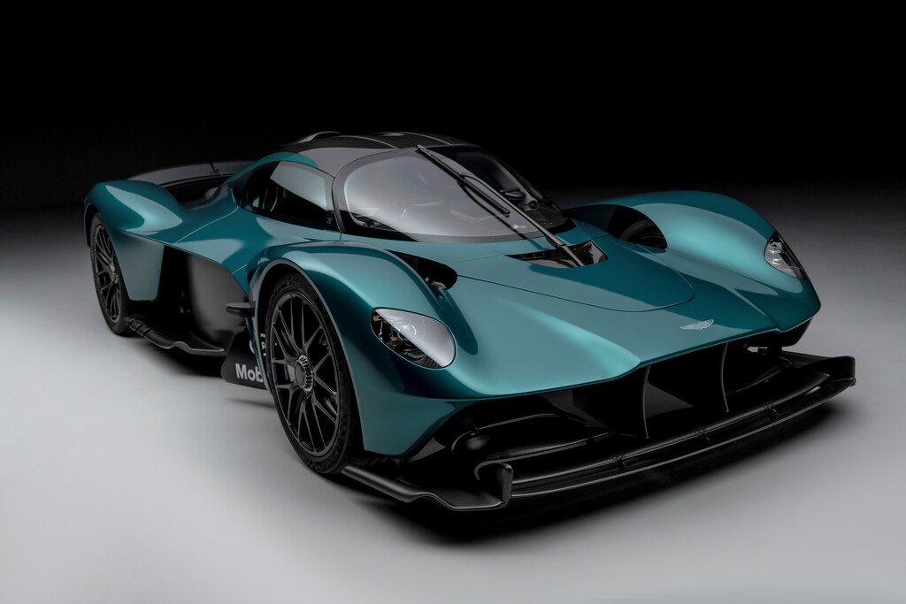 Un millonario compró un Aston Martin Valkyrie por tres millones de euros: le ha dado tantos fallos que ha demandado a la marca 