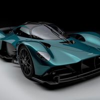 Un millonario compró un Aston Martin Valkyrie por tres millones de euros: le ha dado tantos fallos que ha demandado a la marca 