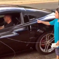 Visita al dentista nivel petrolhead supremo, o cómo sacar un diente con el Corvette a tu hijo