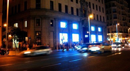 Telefónica venderá el iPhone 4S a partir de las 00:01 horas del viernes en su tienda de la Gran Vía de Madrid