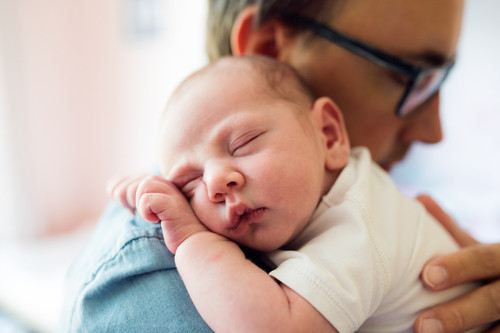 ¿Termina la crianza en brazos cuando nuestros hijos dejan de ser bebés?