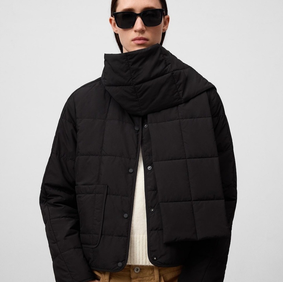 Adolfo Dominguez
Plumifero de mujer acolchado con bufanda