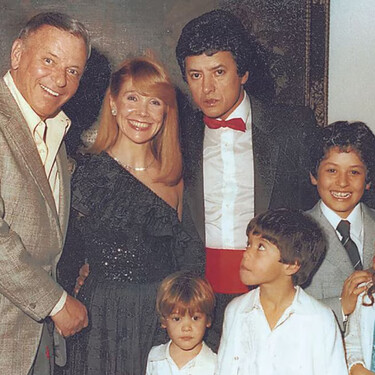 Sebastián y su familia en el show que Frank Sinatra dio en Buenos Aires