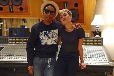 Pharrell adora a las mujeres, a su manera. Como en el vídeo de 'Come Get It Bae', con Miley Cyrus