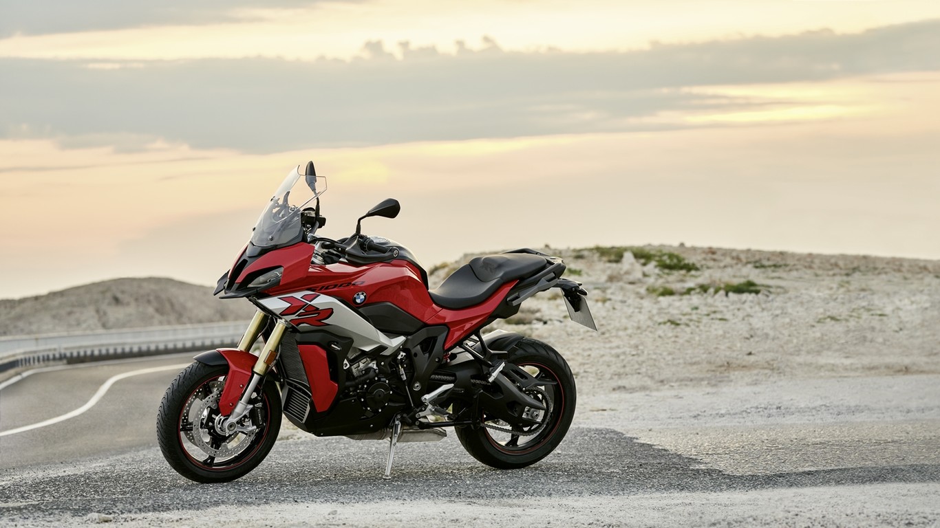 La BMW S 1000 XR se renueva por fuera y por dentro: más músculo y tecnología para los mismos 165 CV