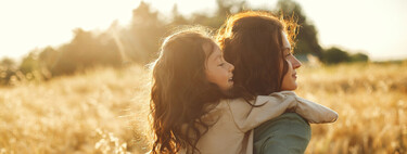 "Para ser un adulto independiente y seguro, primero hay que ser un bebé dependiente y apegado": entrevistamos a Marta Prada, autora de 'Mamitis'