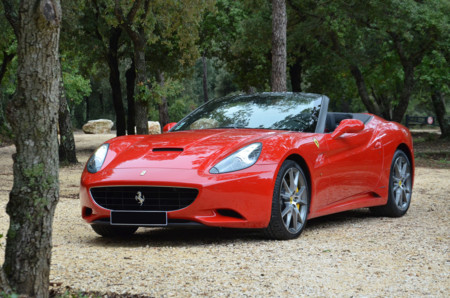¿Pagarías 330.000 euros por un Ferrari California solo porque tiene cambio manual?