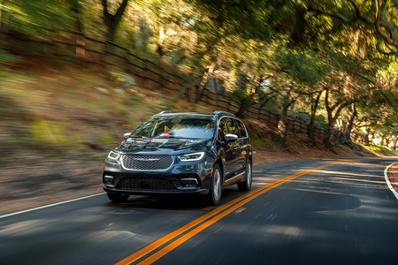 Chrysler Pacifica 2021 se renueva con más tecnología y más seguridad