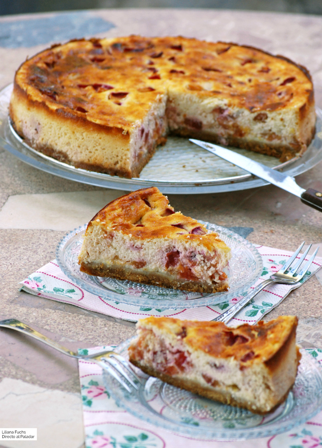 Tarta de queso fresco desnatado y ciruelas: receta de postre al estilo alemán (en versión más ligera)