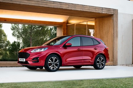 Todo sobre el nuevo Ford Kuga: el primer coche híbrido 'made in Spain' tiene 56 km de autonomía y etiqueta CERO