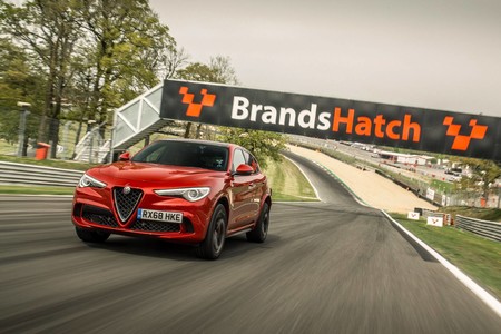 El Alfa Romeo Stelvio QV ya tiene tres nuevos récords en Reino Unido: Silverstone, Brands Hatch y Donington
