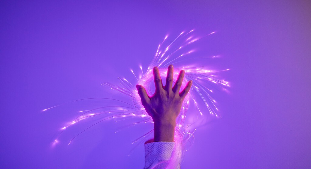 La fibra del futuro tiene nombre. Se llama hollow core y permite mejoras enormes en la latencia y en la velocidad de los datos