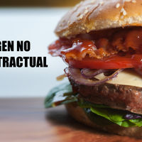 Lo típico que con 8 años aprendes a conducir gracias a YouTube y llevas en coche a tu hermana al McDonald's