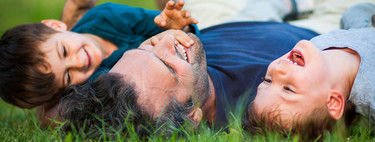 "Hay que pasar de la paternidad adultocéntrica a la niñocéntrica para criar a nuestros hijos", explica el psicólogo Julio Rodríguez