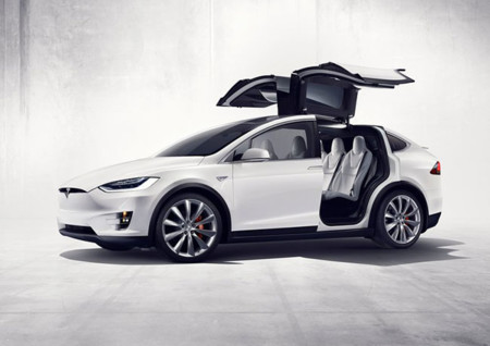 Si pensabas que las puertas del Tesla Model X serían un estorbo he aquí la prueba de lo contrario